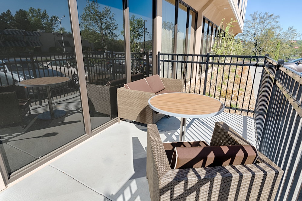 Holiday Inn Knoxville N - Merchant Drive 74/77