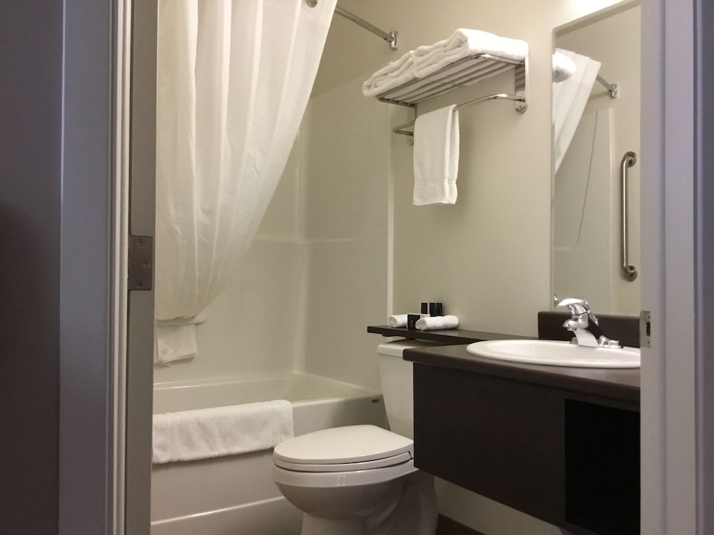 Villa Inn and Suites, SureStay Collection By Best Western 12/54