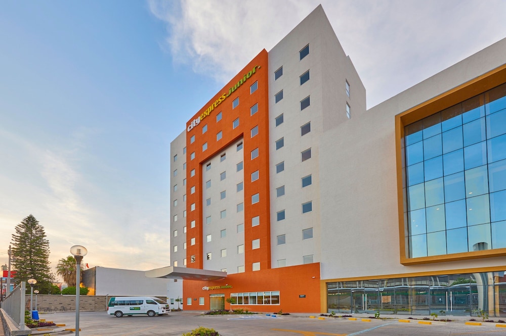 City Express Junior Leon by Marriott Centro de Convenciones 2/35