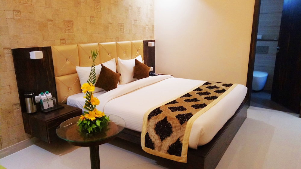 Pinnacle by Click Hotels, Lucknow 14/63