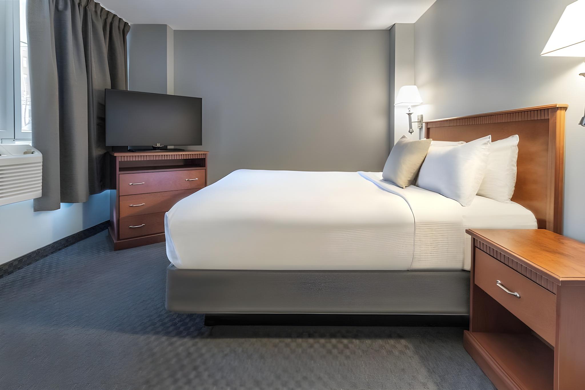 2 Bedrooms, Suite, Kitchen