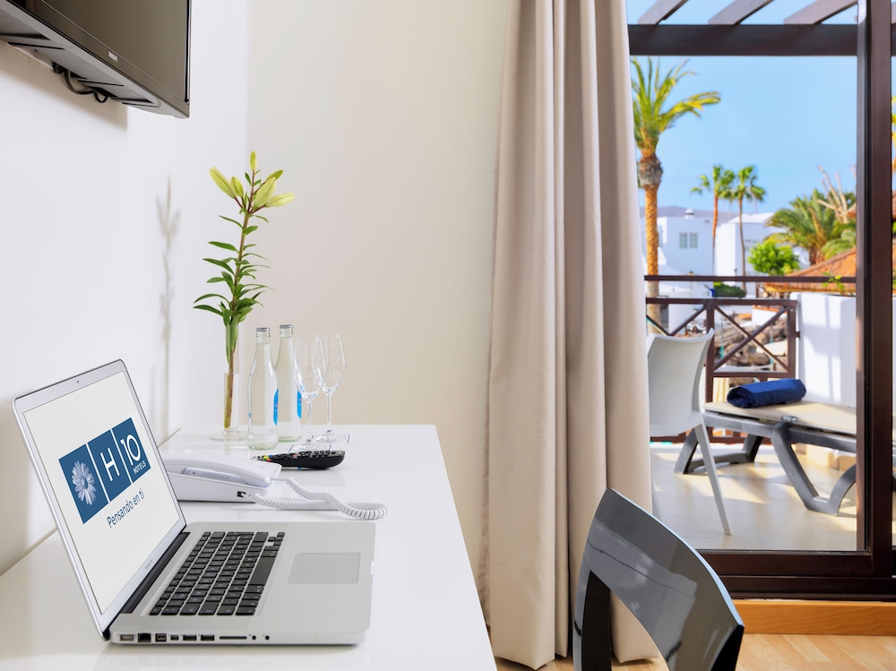 H10 White Suites - Adults Only 62/70