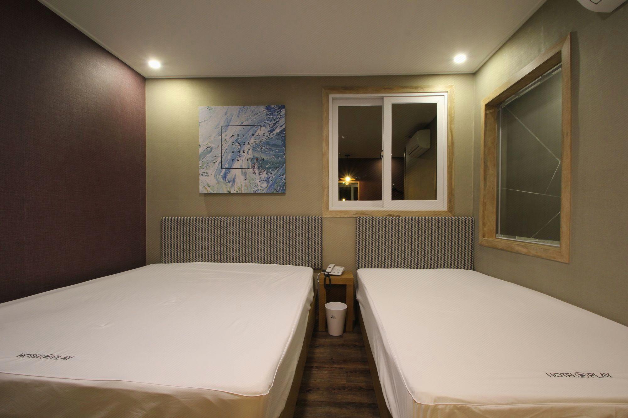 Play Hotel 26/76