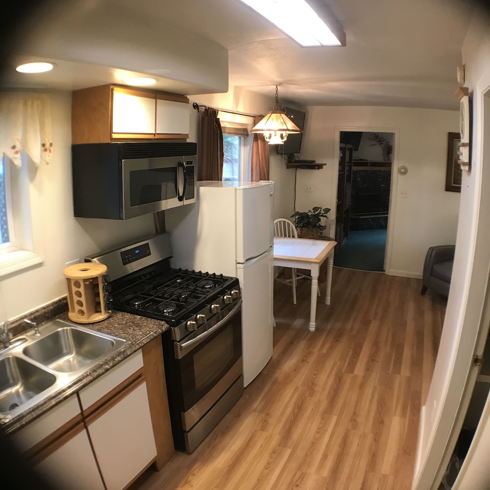7 Gables Inn Suites 26/50