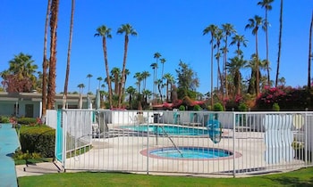The Villas of Palm Springs 37/50