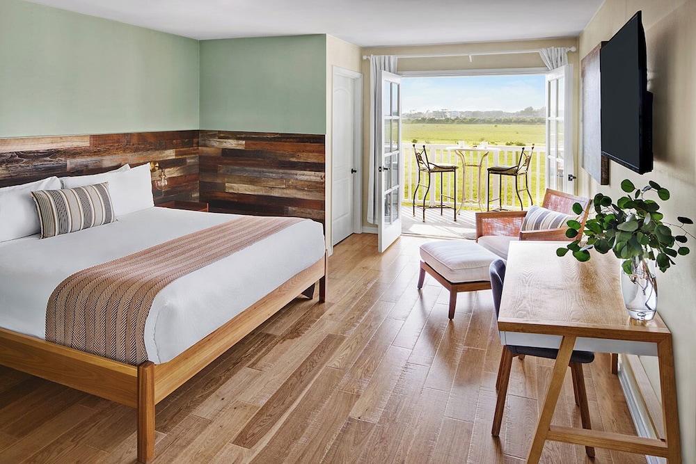 Marina, King Bed, Balcony
