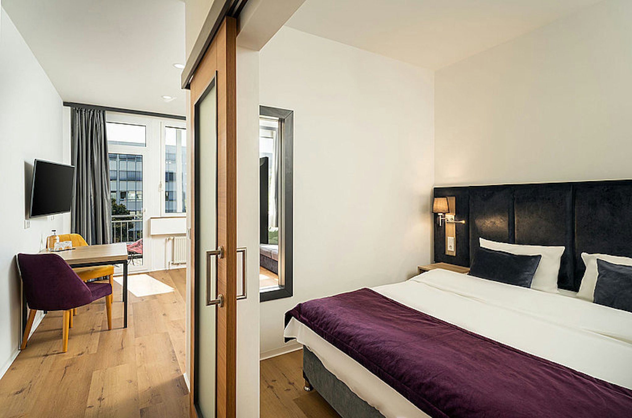 Diwo, King Bed