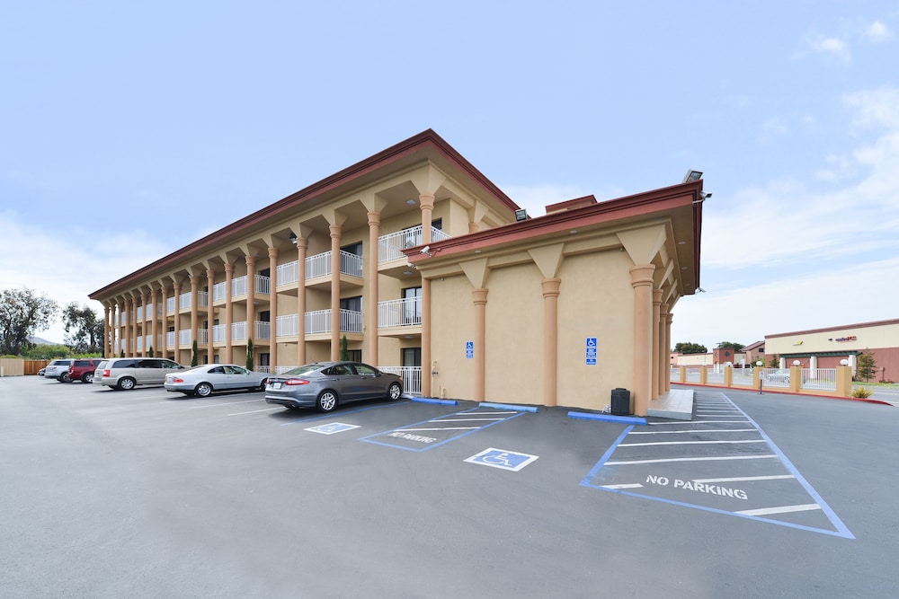 Super 8 By Wyndham Vallejo/Napa Valley secondary