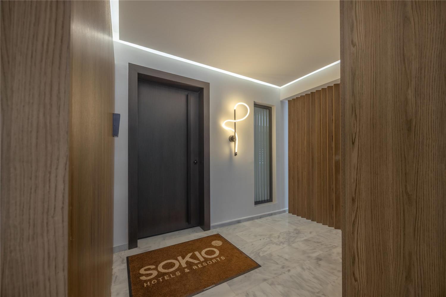 Sokio Attiki, BW Premier Collection 18/24