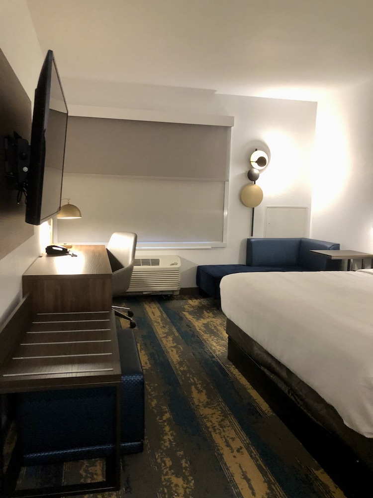 غرفة بسرير كينج، La Quinta Inn & Suites by Wyndham Denver Parker 4/9