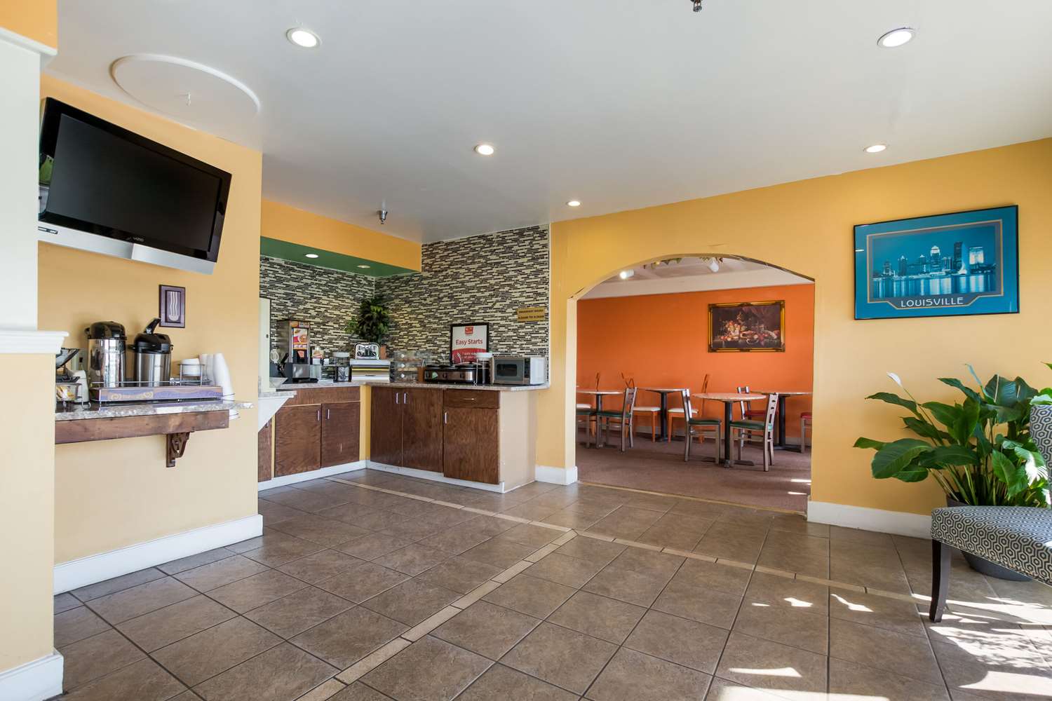 Econo Lodge Inn & Suites Brooks - Louisville South 10/23