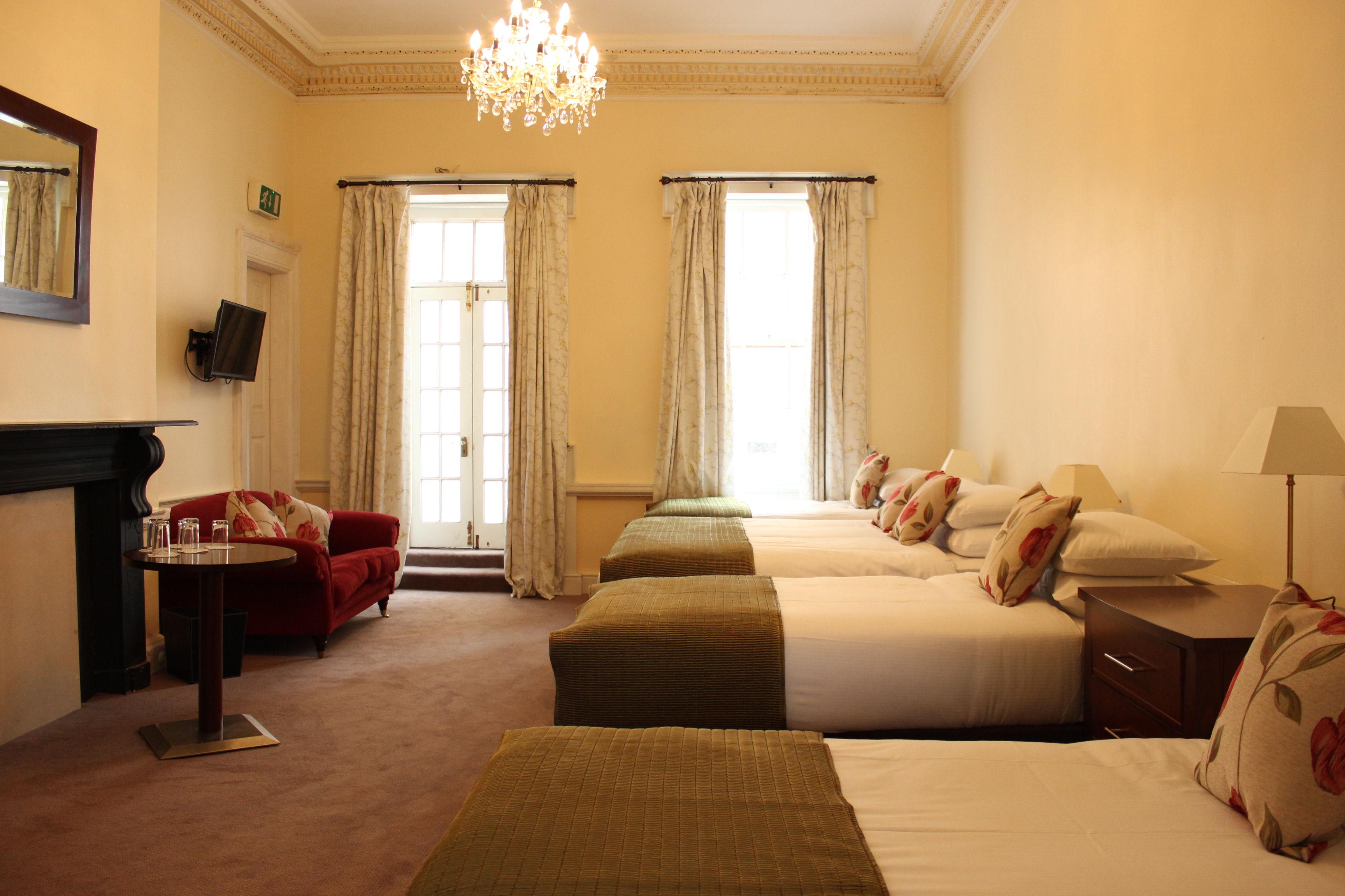 Castle Hotel 46/66