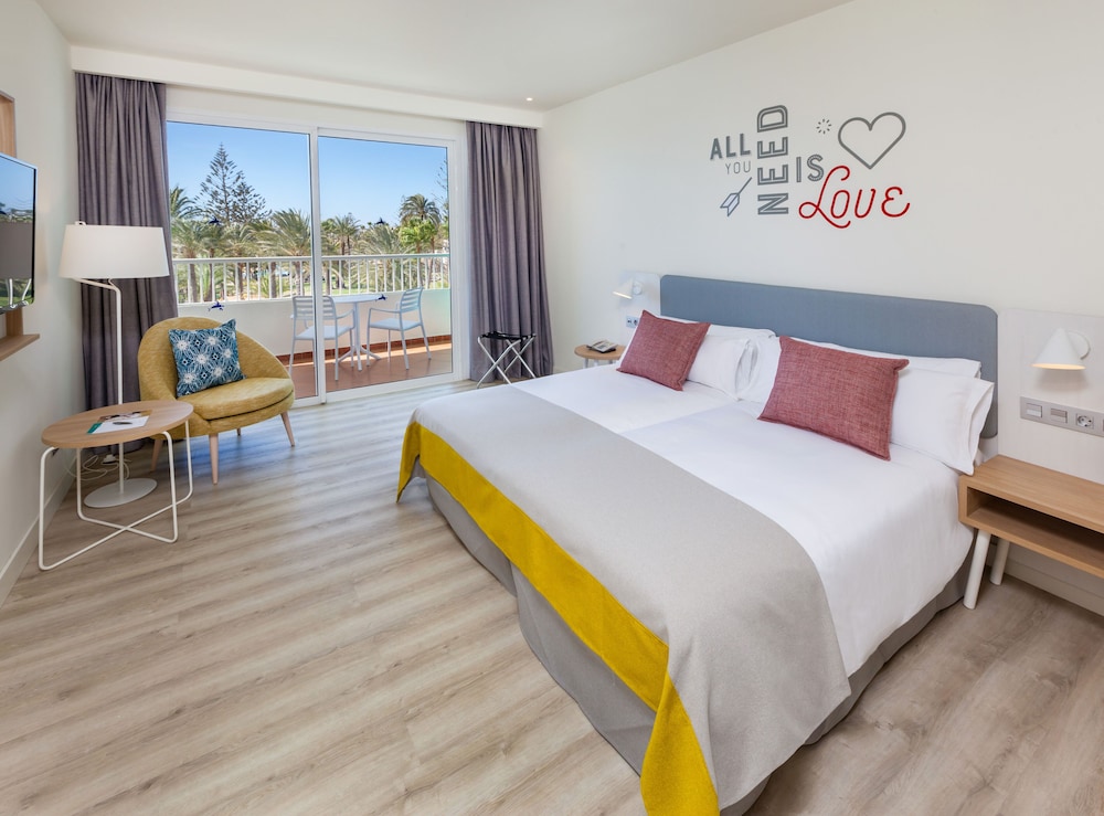 DELUXE, DOUBLE BED, ADULT ONLY