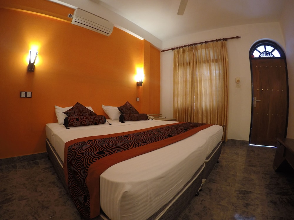 STANDARD, DOUBLE OR TWIN BED, POOL VIEW