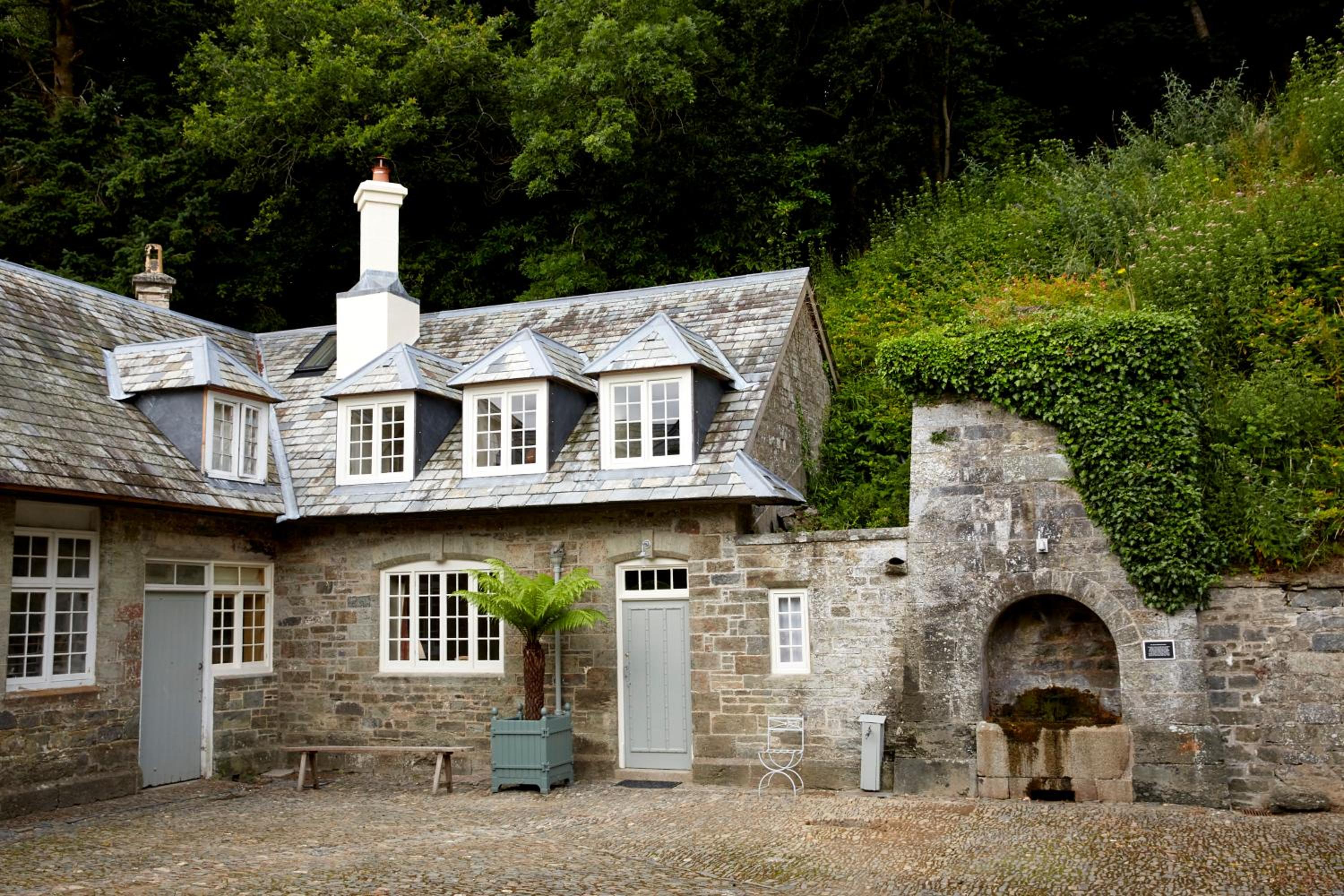 Hotel Endsleigh 42/50