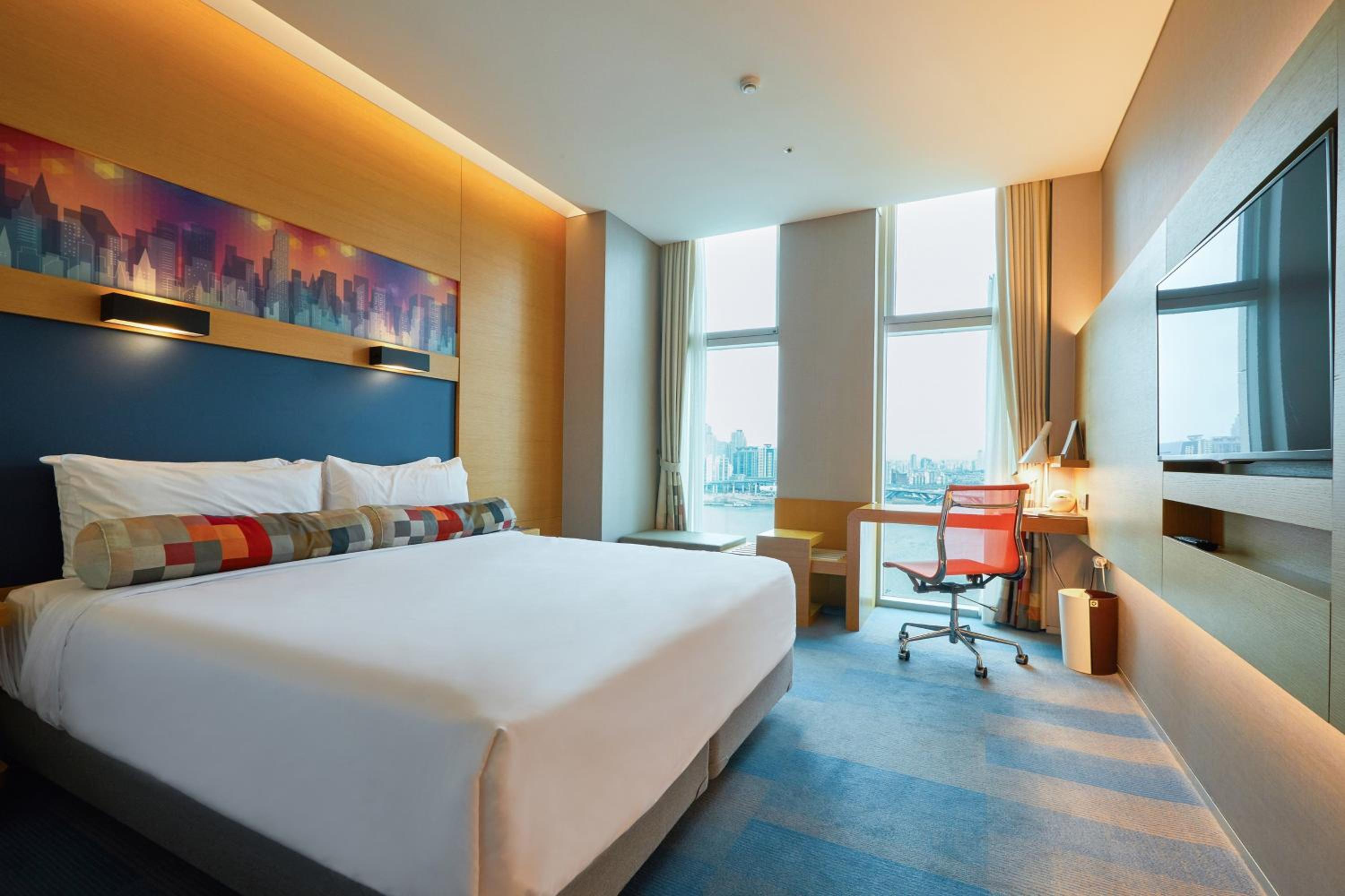 Urban, Aloft, Guest Room, King Bed, City View
