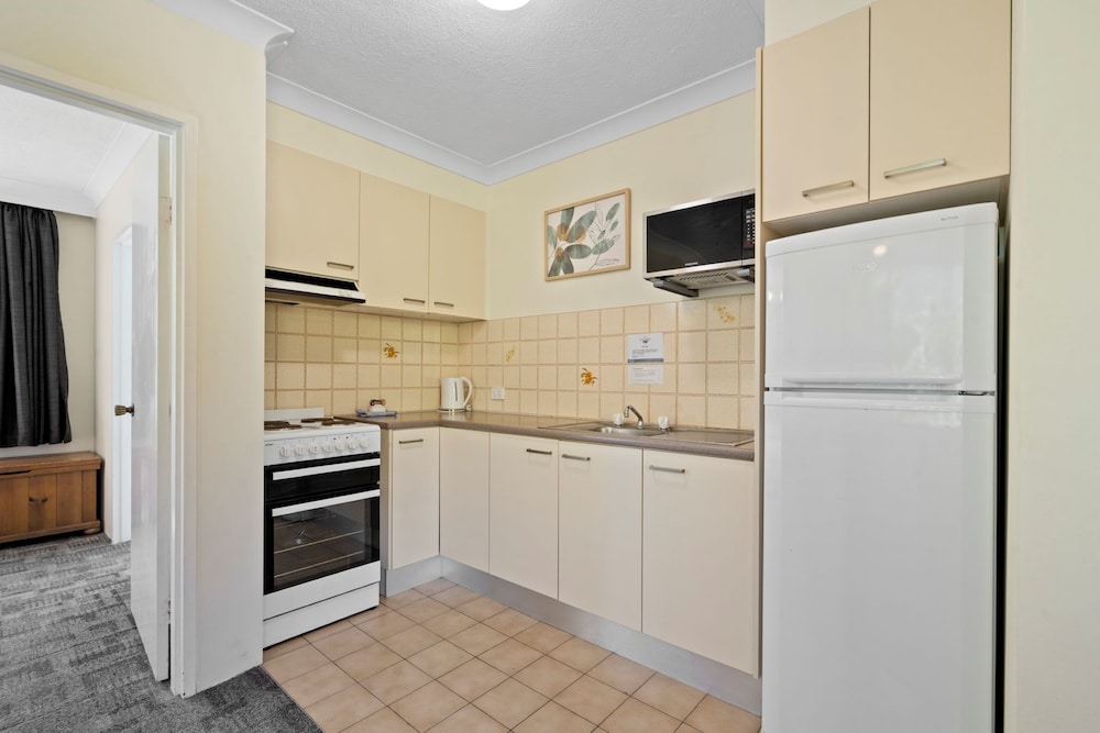 AUSSIE RESORT 6/50
