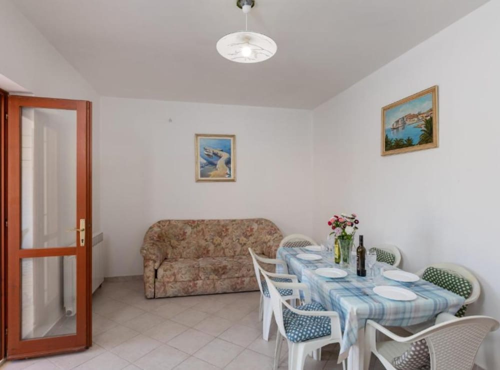 VILLA VALJALO 43/50
