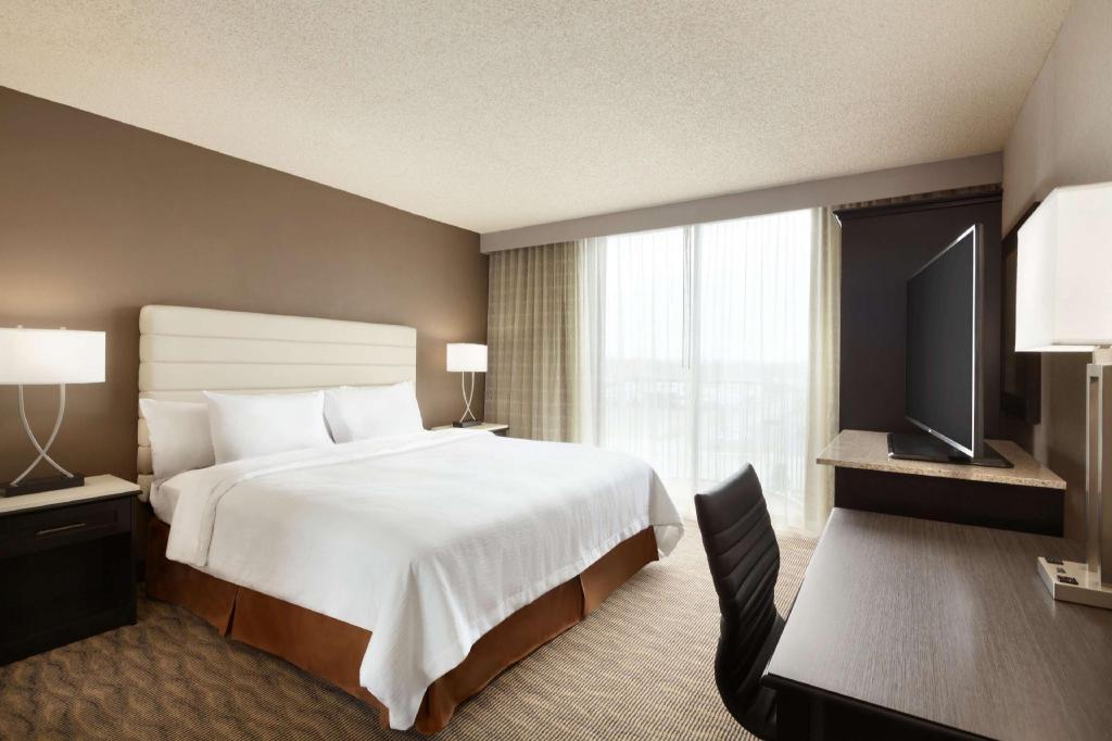 1 Bedroom, Suite, King Bed, Sofa, Accessible