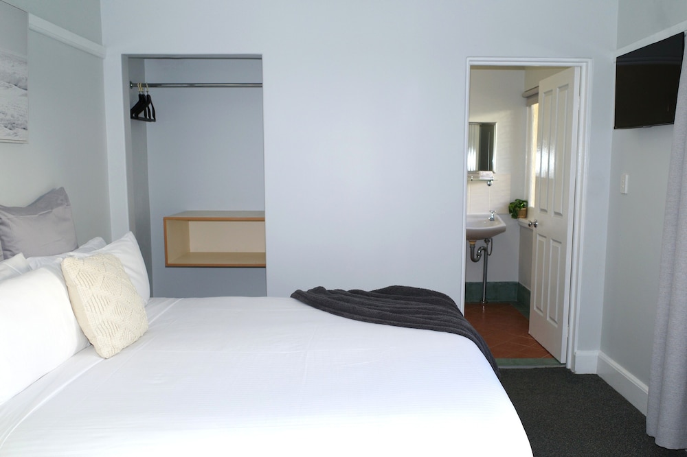 SIGNATURE, KING BED, BALCONY