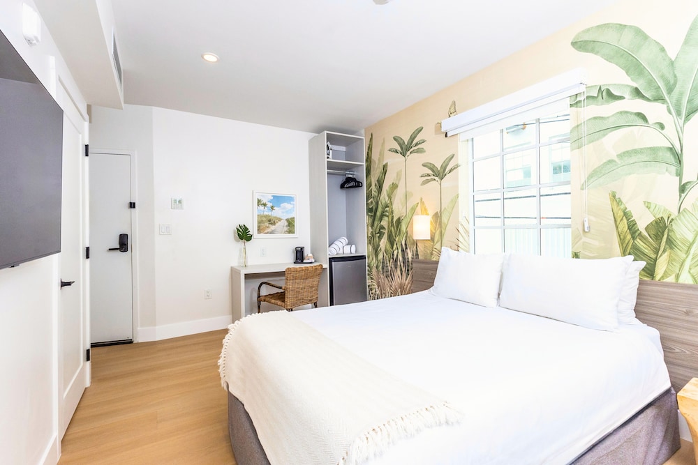 DELUXE, QUEEN BED