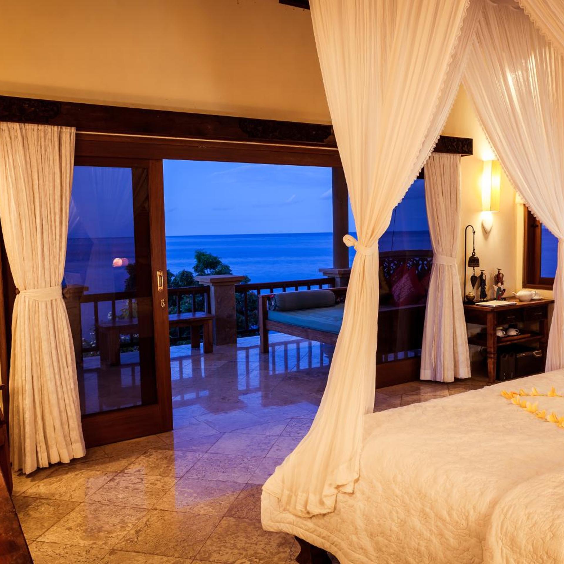 BLUE MOON VILLAS 30/55
