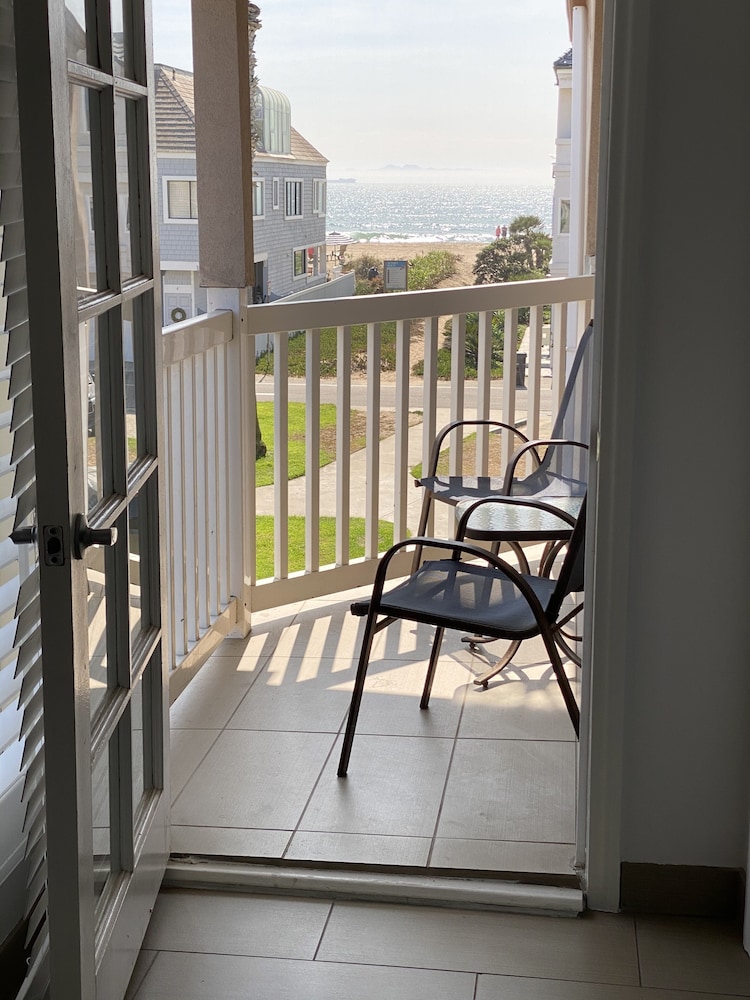 Ocean Surf Inn & Suites 39/73