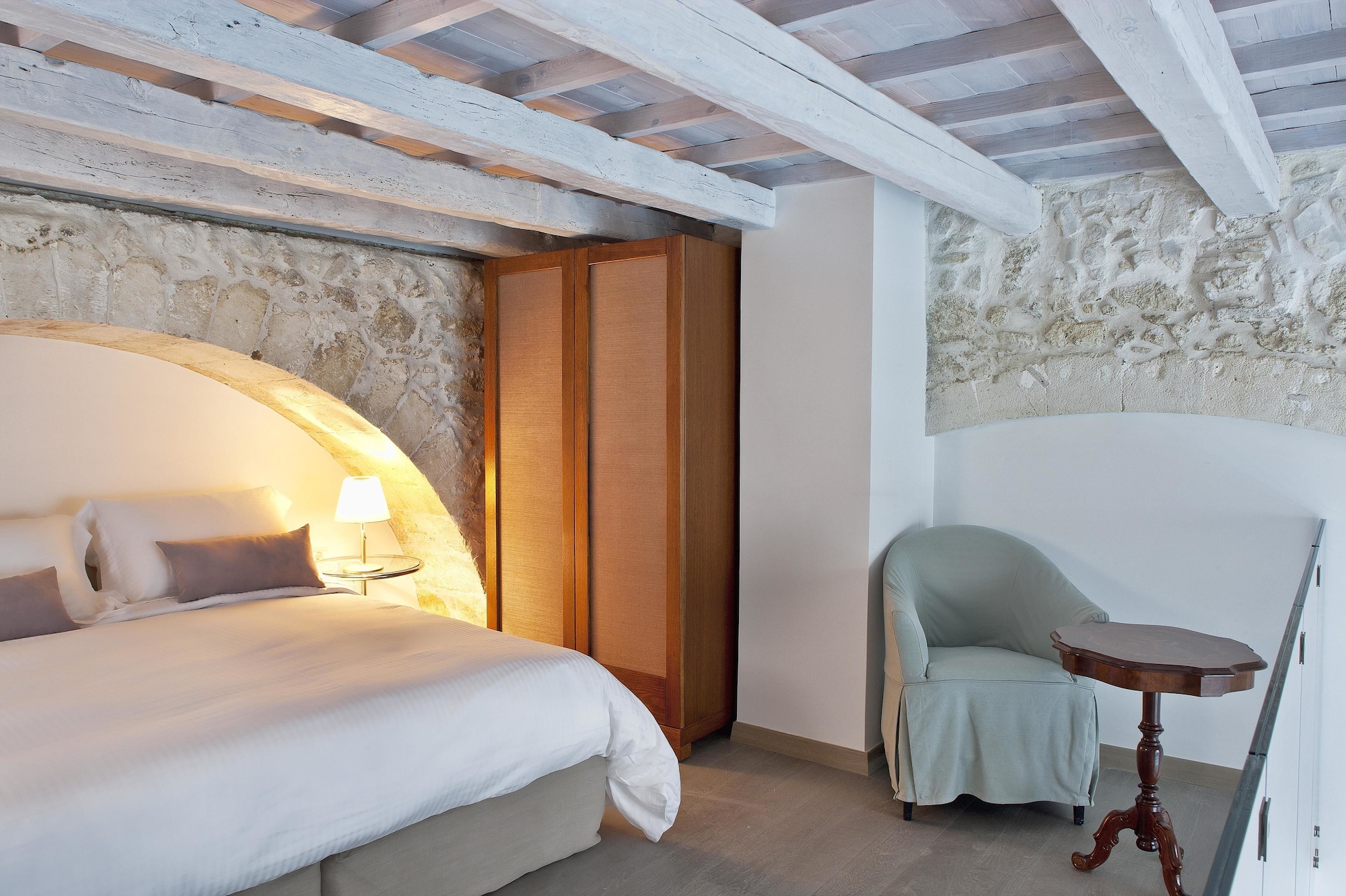 Estate, Suite, Queen Bed, Pool View