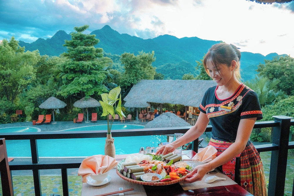 Mai Chau Ecolodge 66/72