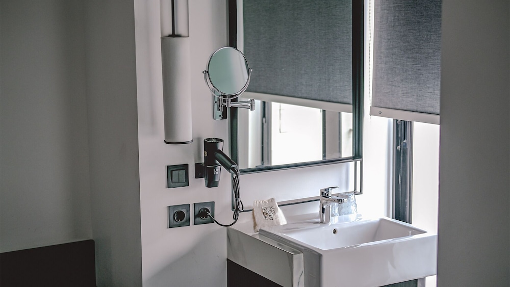 REZ Hotel 56/56