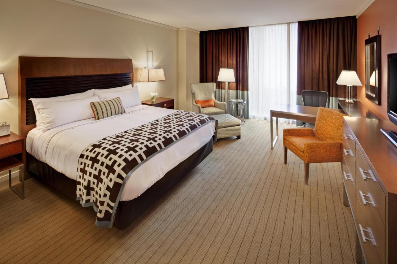RIVER, DELUXE, 2 QUEEN BEDS, BALLPARK VIEW