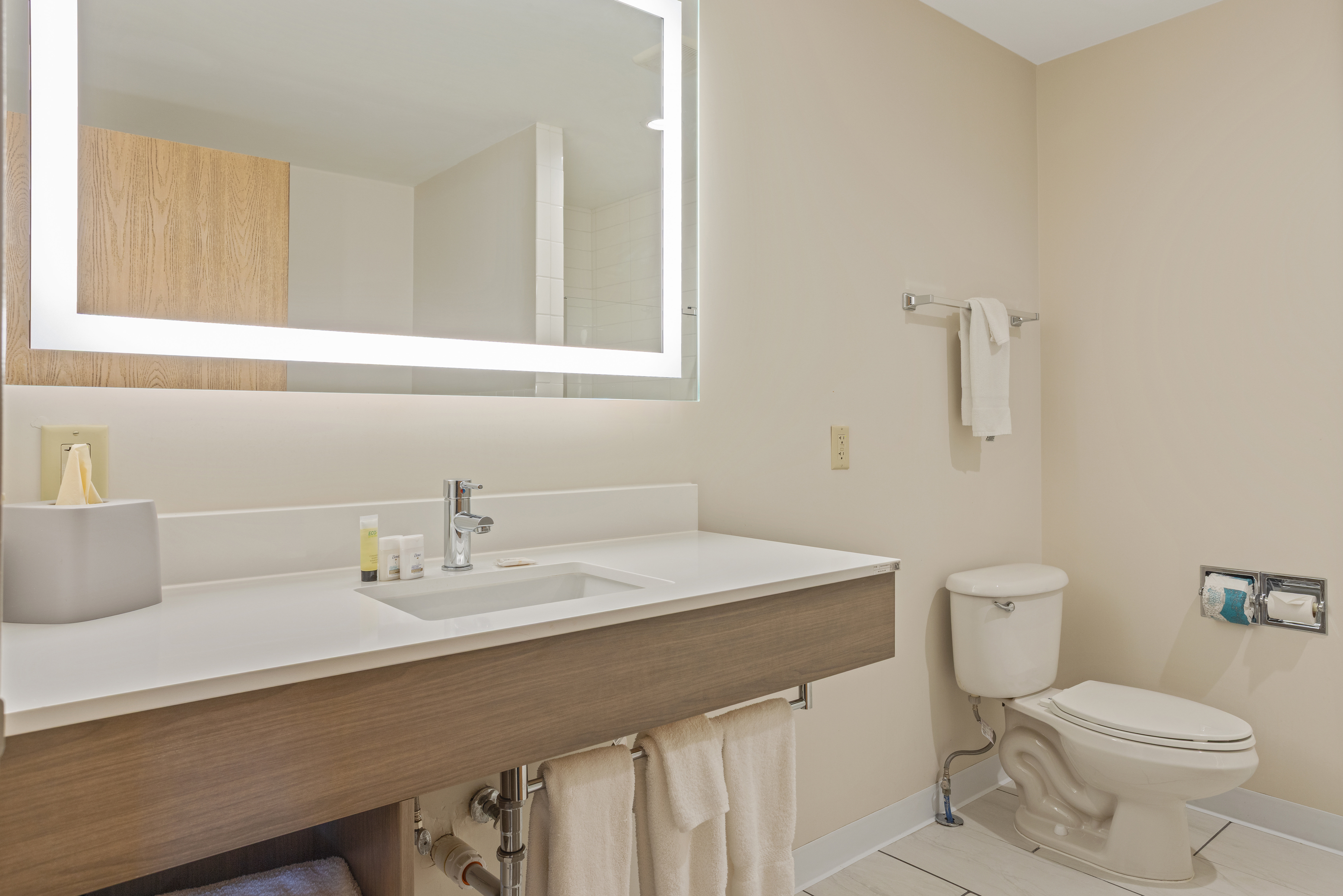 Holiday Inn Express & Suites Torrington 77/78