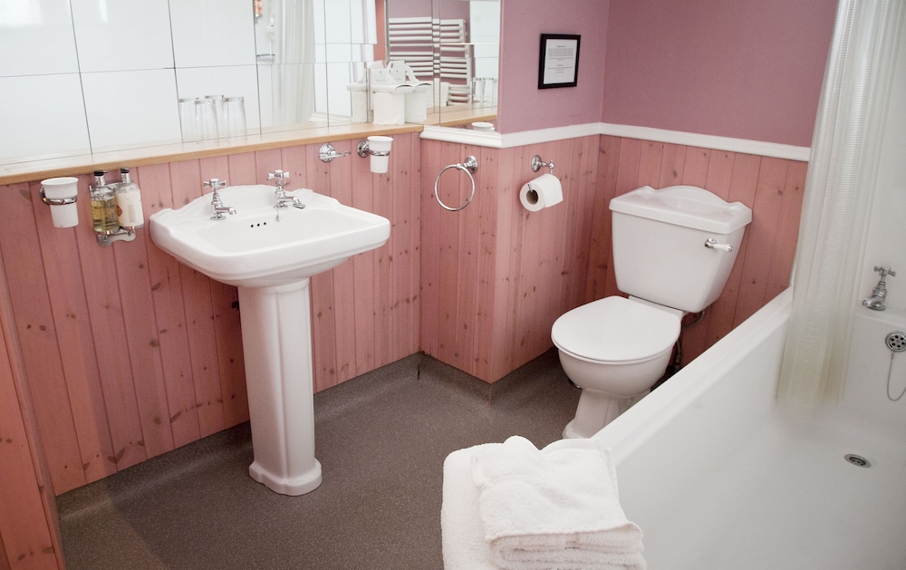 Superior, King Bed, Bath and Shower