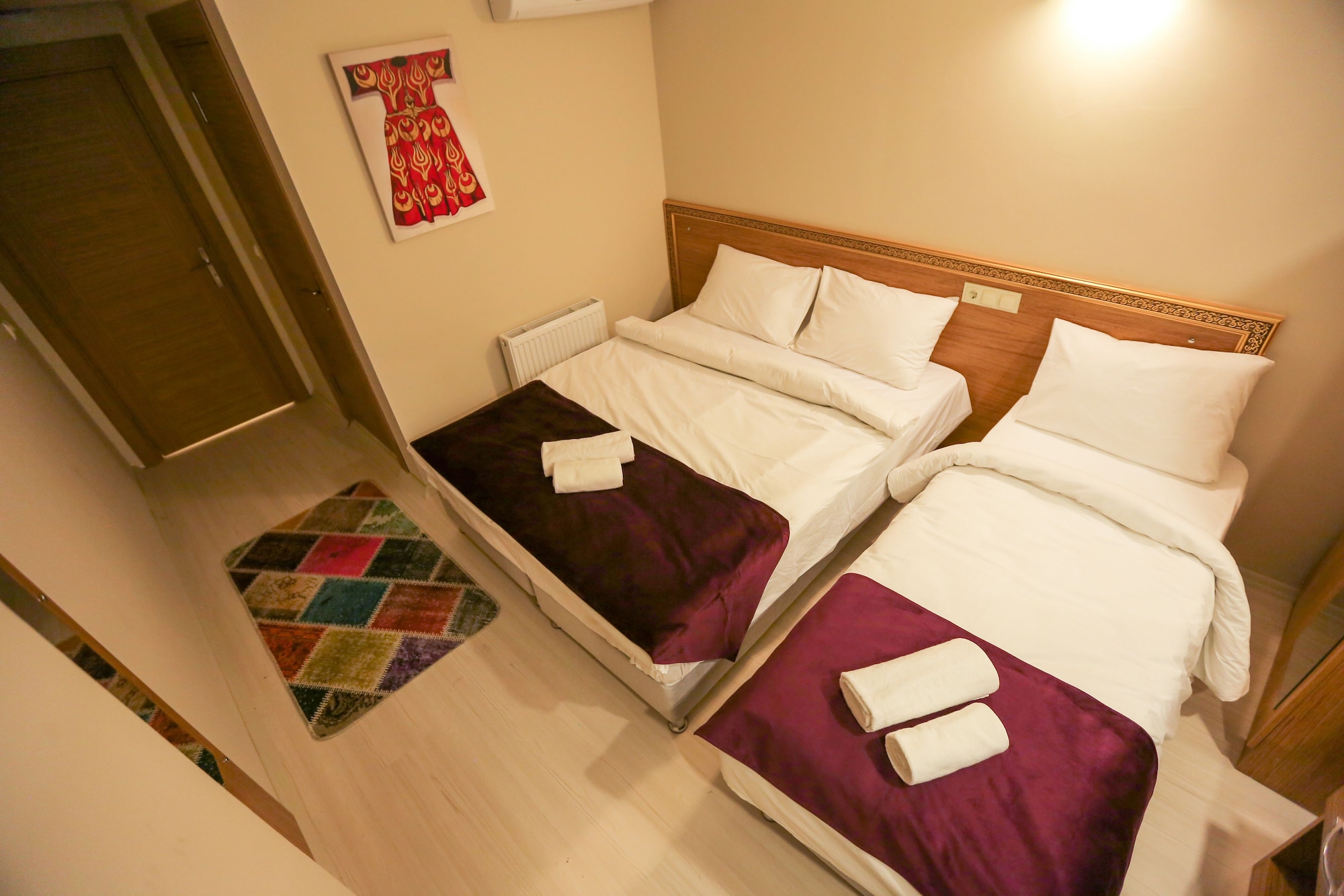 1 BEDROOM, STANDARD, TRIPLE, CITY VIEW