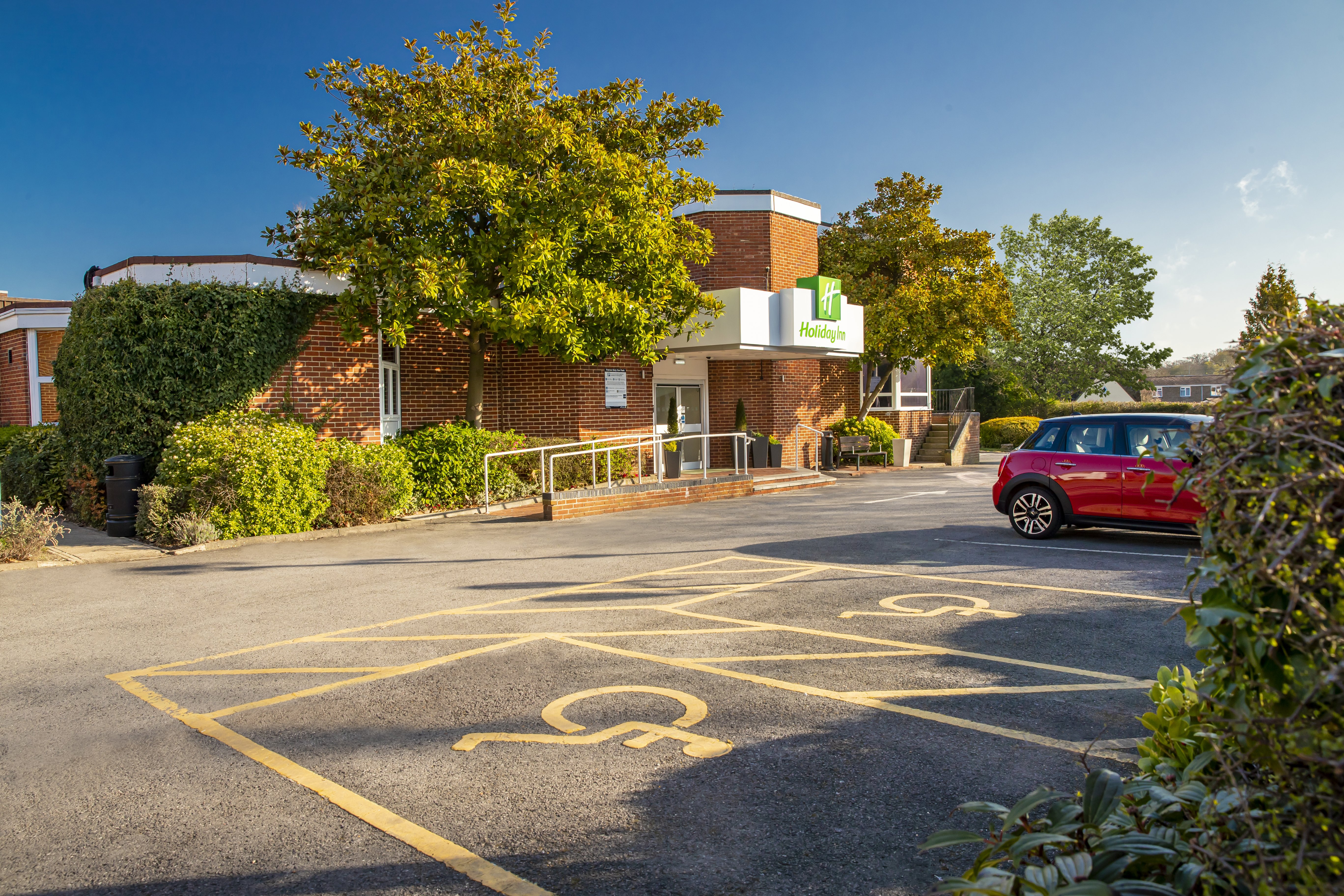 HOLIDAY INN BASINGSTOKE 40/45