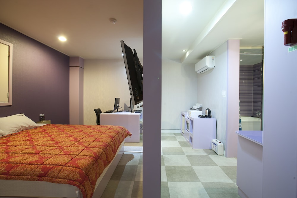 Max Motel 31/66