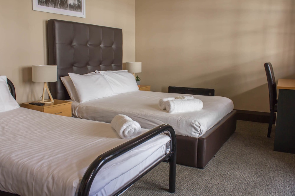 Campsie Hotel 14/26