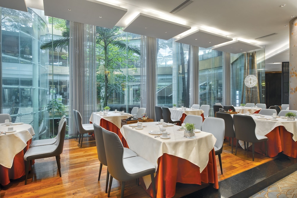 Royal Garden Hotel 50/69