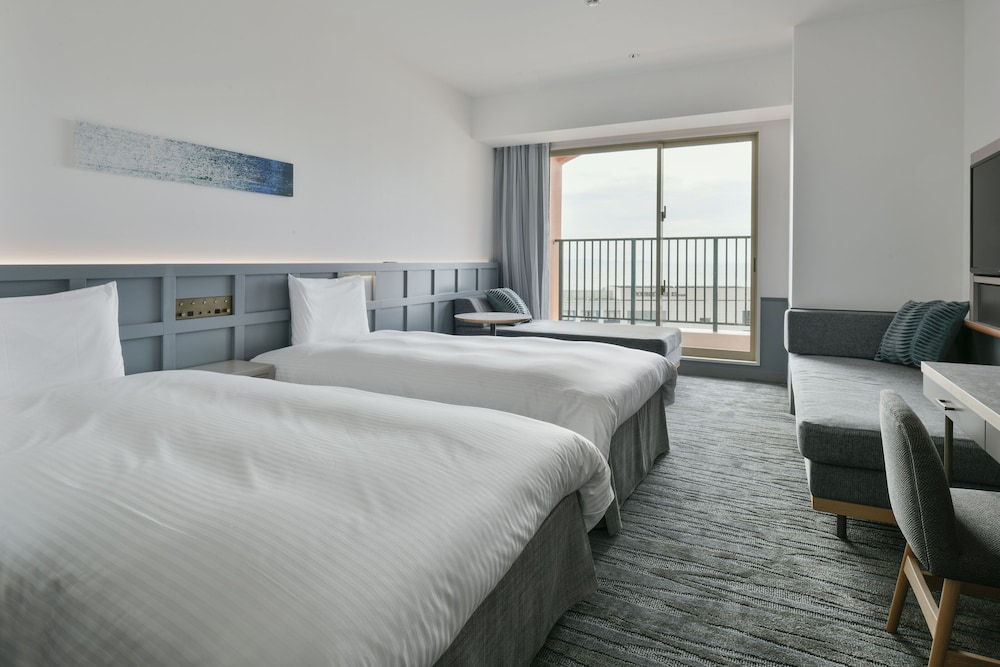 Lequ Okinawa Chatan Spa And Resort 25/70