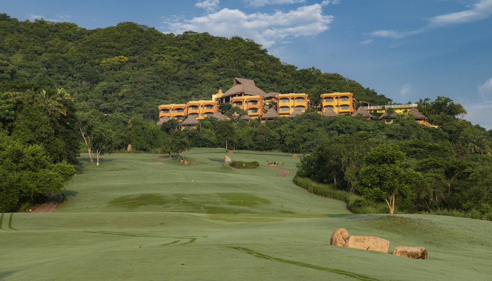 El Corazon Resort 29/48