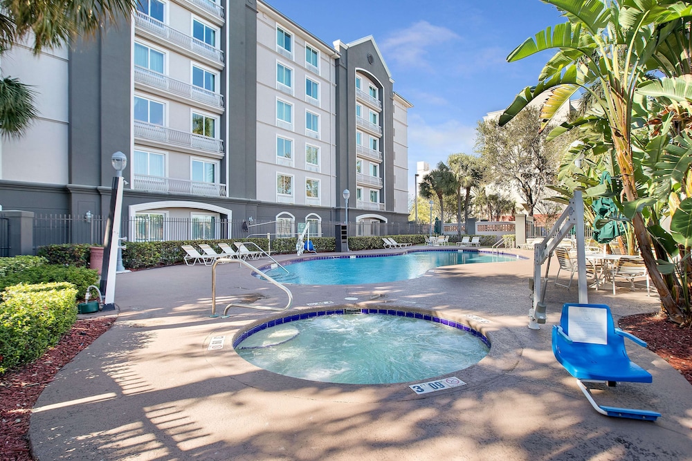 La Quinta Inn & Suites by Wyndham Ft. Lauderdale Airport 3/42