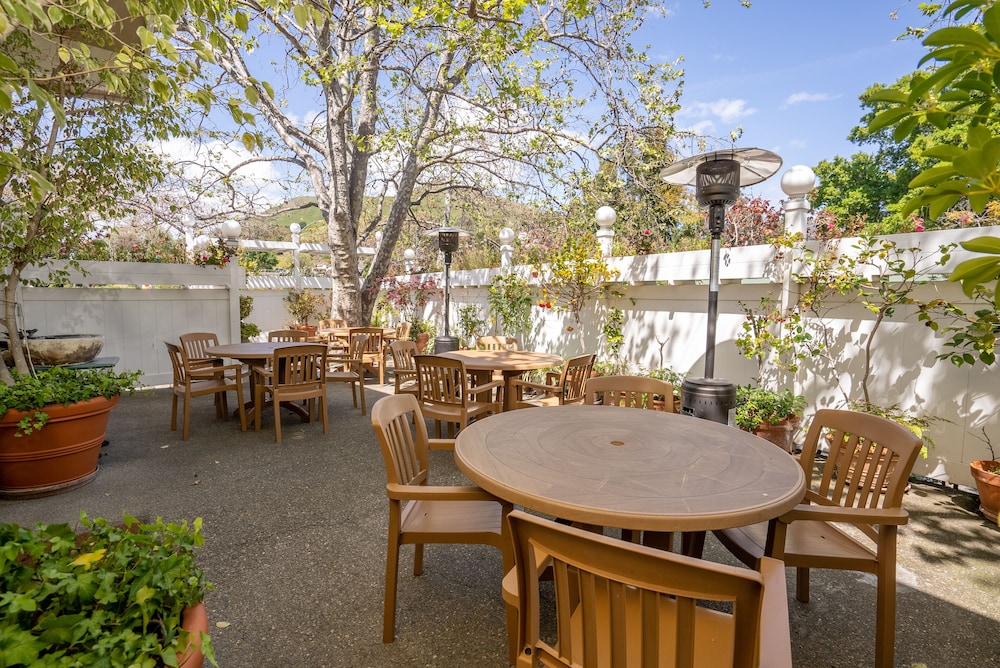 Apple Farm Inn 50/65