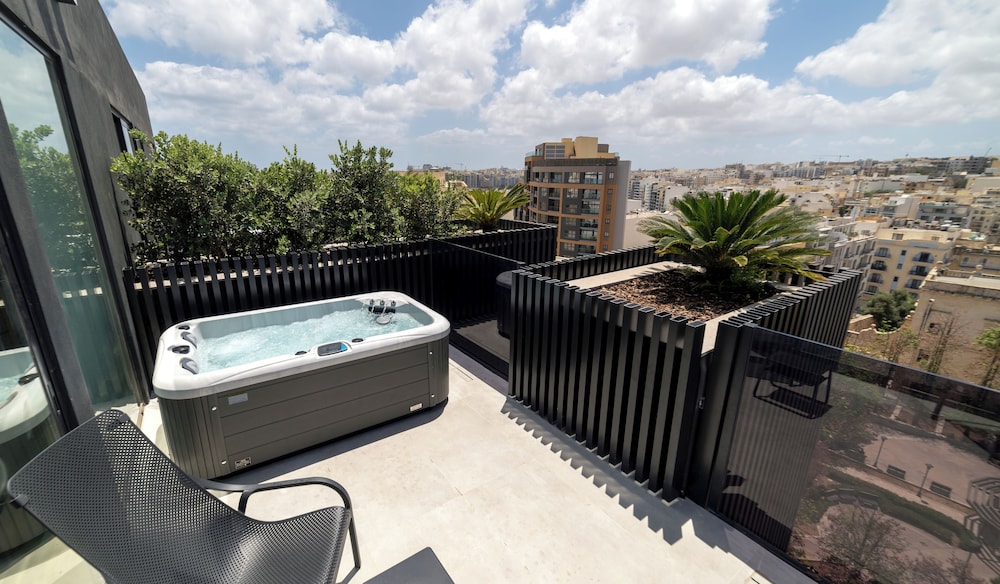 Onyx Hotel 123/163