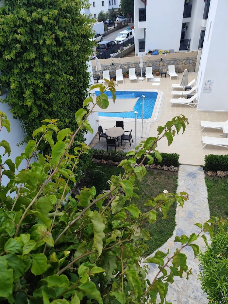 Canna Garden Hotel 44/47