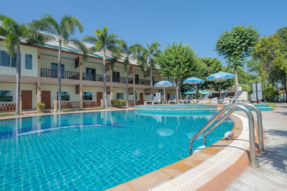 The Green Beach Resort 3/75