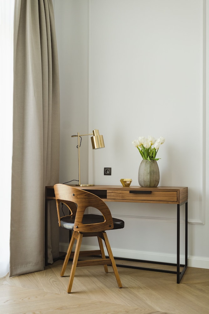 No 4 Residence 8/50