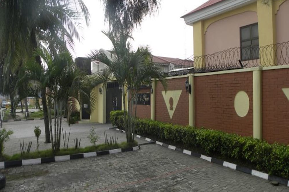 Solitude Hotel Victoria Island 28/30
