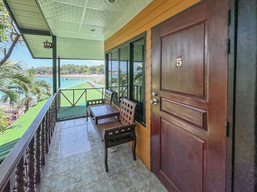 Tongta Phaview Resort 25/50