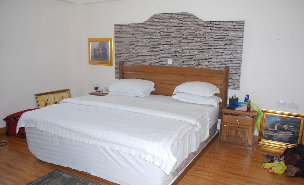 Ampomaah Hotel 10/45