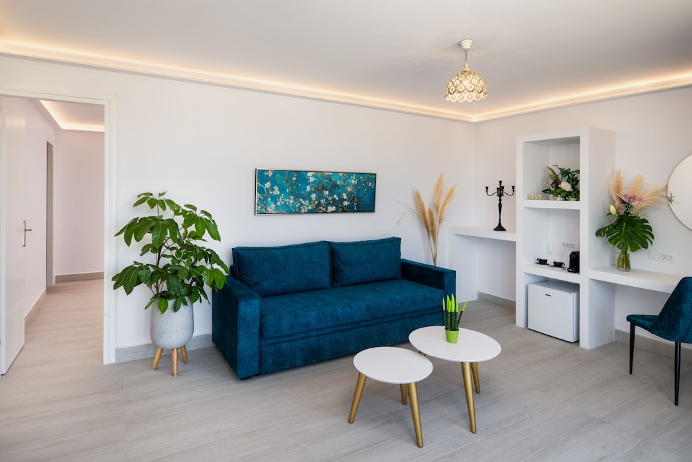 Palm Island Suites Santorini 32/66